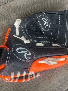 Rawlings Black and Orange 10.5" Baseball Glove..Youth & New
